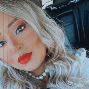 Meet your Posher, Lizbeth andrea